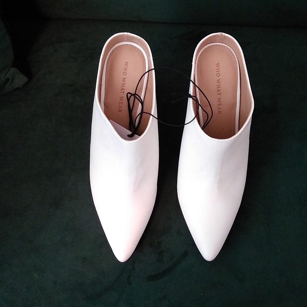 Who What Wear size 7.5 white mule with a block heel shoes